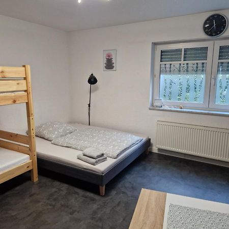 Souterrain-Wohnung Mit Kostenlosem Stellplatz Leipzig Luaran gambar