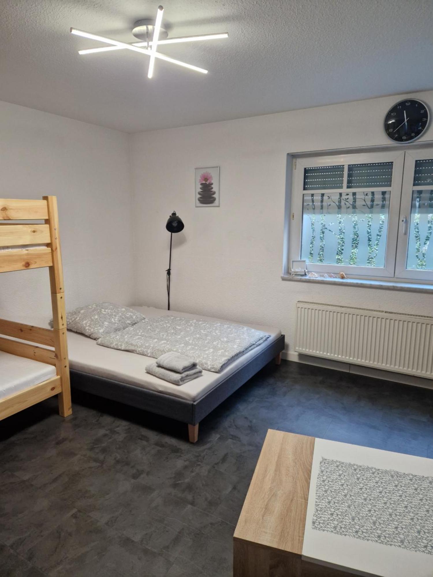 Souterrain-Wohnung Mit Kostenlosem Stellplatz Leipzig Luaran gambar