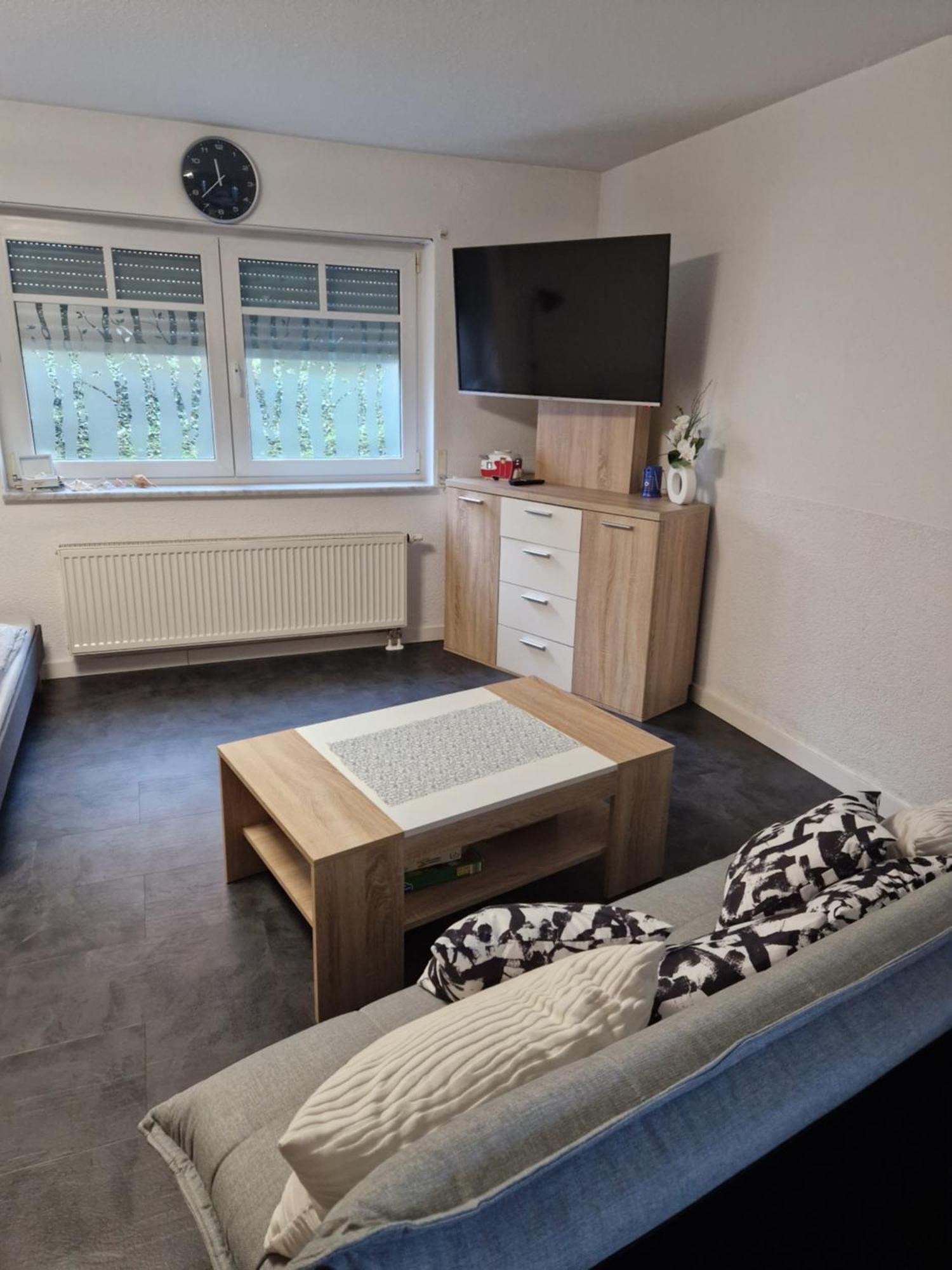 Souterrain-Wohnung Mit Kostenlosem Stellplatz Leipzig Luaran gambar
